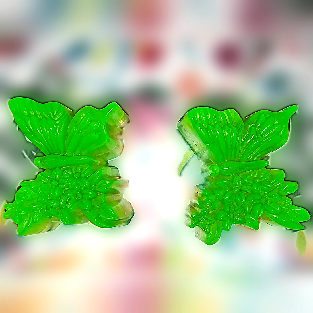 Dos mariposas en verde limón
